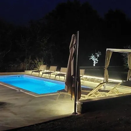 Hacienda Matea Mit Whirlpool, Pool Und Grill * Pula