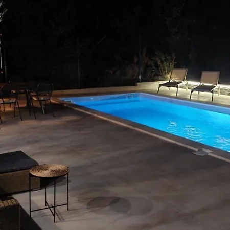 Holiday home Hacienda Matea Mit Whirlpool, Pool Und Grill Pula