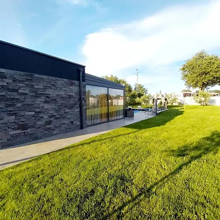 Hacienda Matea Mit Whirlpool, Pool Und Grill Holiday home